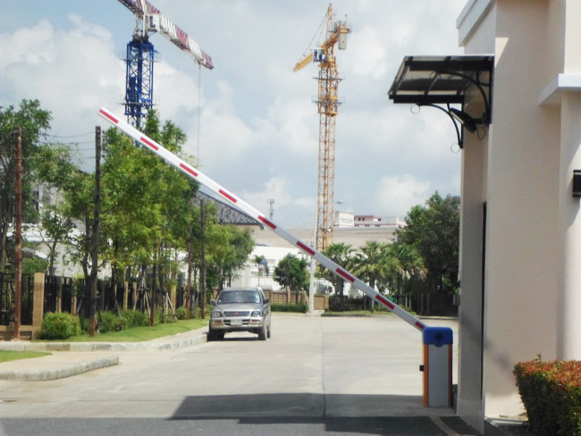 บริษัท แด็ด ออโต้ดอร์ จำกัด ติดตั้งประตูรีโมท